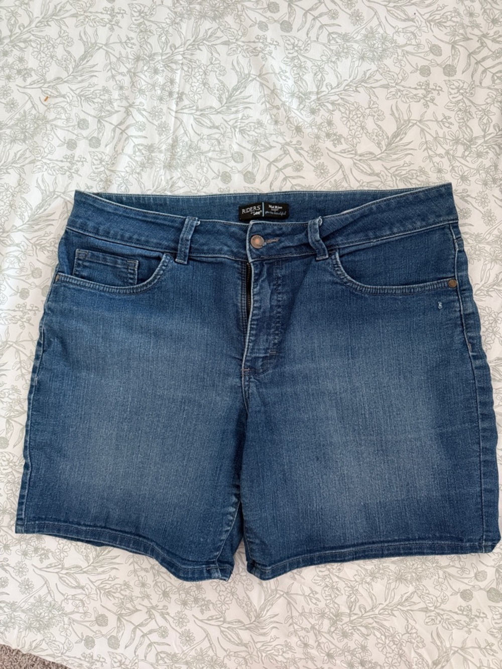 Riders by Lee Women’s Mid-Rise Dark Blue Denim Shorts